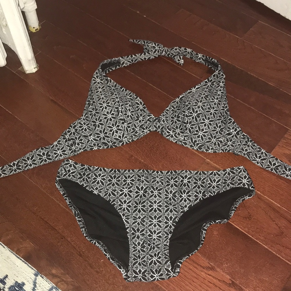 Old Navy black/white bikini top and bottom
